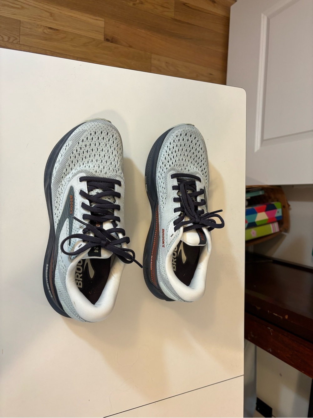 Brooks Women’s Greyish/Green and black running shoes. Size 8US. Good condition.
